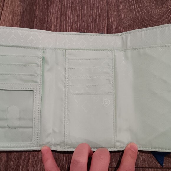 Vera Bradley wallet / Excellent condition! - Picture 5 of 5